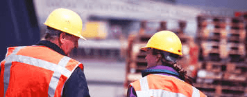 Baustellenarbeiter bei der Verkehrssicherung